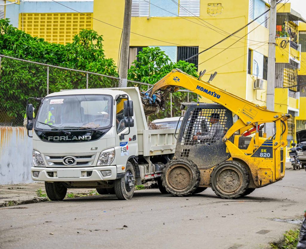 Alcaldía de Santiago bajo la gestión de Ulises Rodríguez mantiene operativos de limpieza urbana limpieza urbana de santiago Alcaldia de Santiago bajo la gestion de Ulises Rodriguez