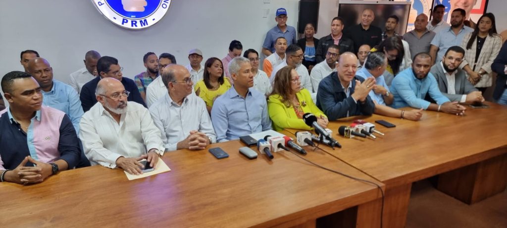 prm en ruda de prensa en Santiago eljacaguero