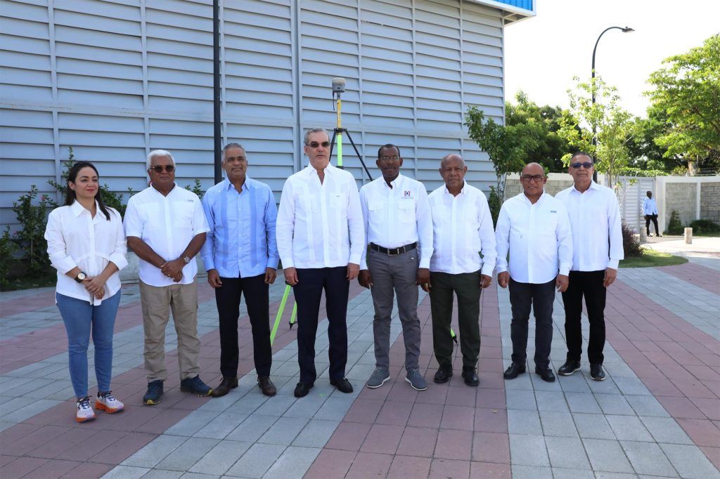 Presidente Abinader encabeza lanzamiento proyecto de titulación en Domingo Savio Abinader encabeza lanzamiento proyecto de titulacion