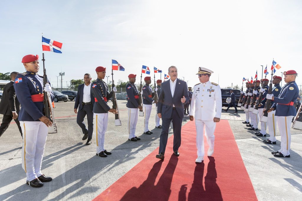 Presidente Abinader regresa de su viaje a Suiza donde participó en la Cumbre por La Paz en Ucrania Abinader regresa de su viaje a Suiza donde participo en la Cumbre por La Paz en Ucrania