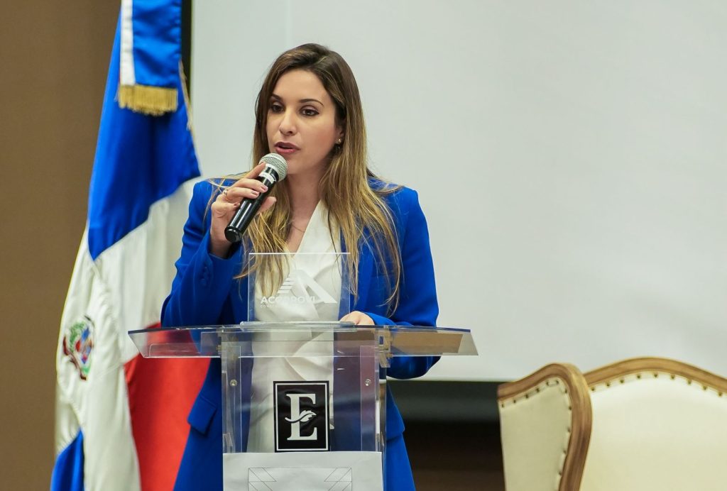 Annerys Melendez presidenta de ACOPROVI