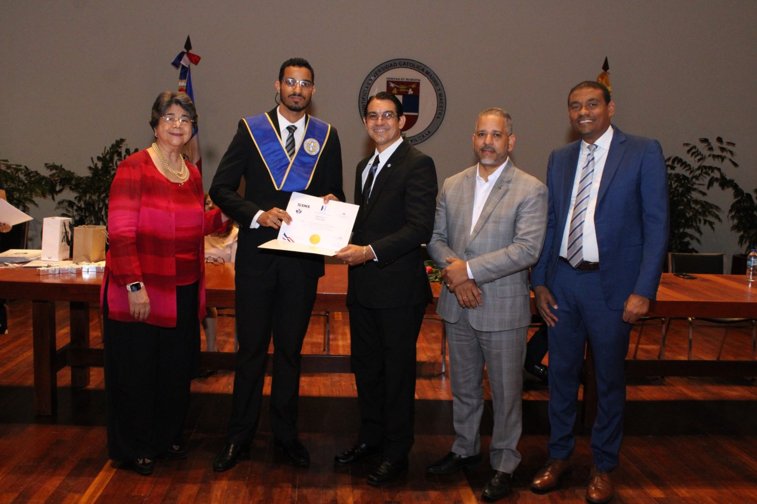 Hospital Cabral y Baez gradua 70 nuevos especialistas en diversas areas medicas