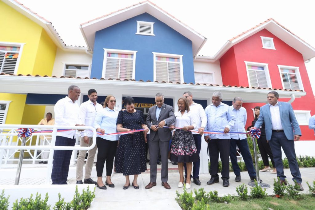 INAIPI inaugura dos CAIPI en Villa Altagracia