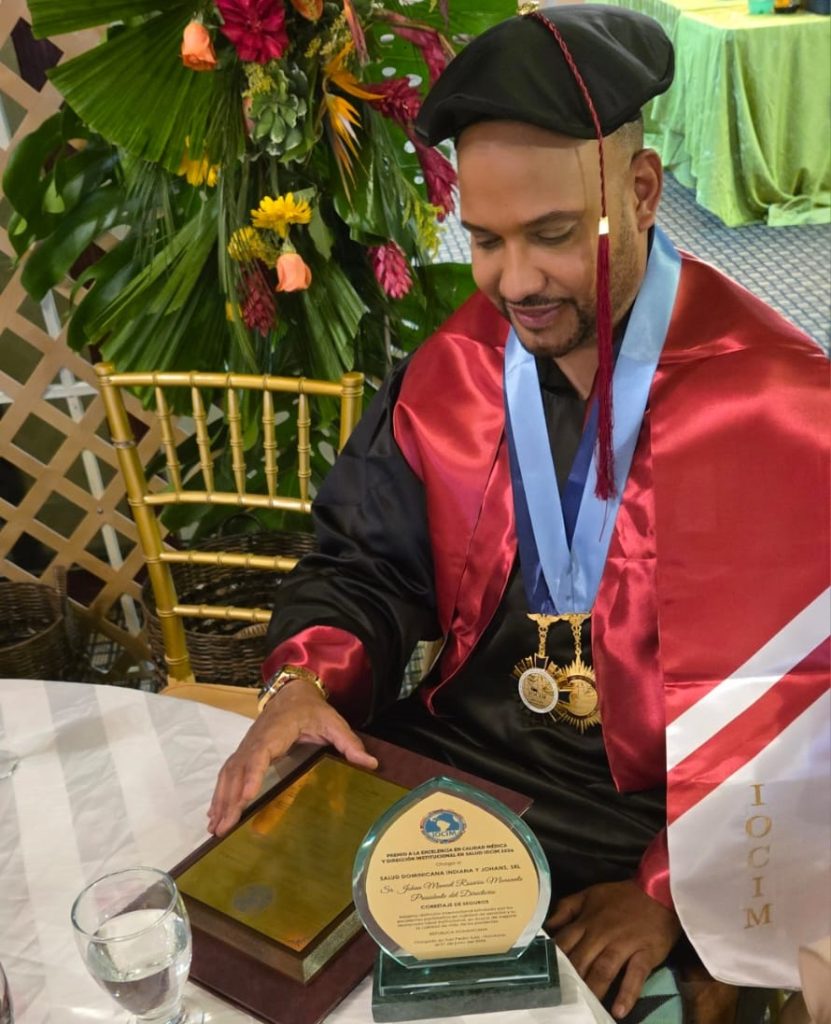 Johan Rosario primer tamborileno en recibir titulo internacional de Doctor Honoris y Causa en Honduras1