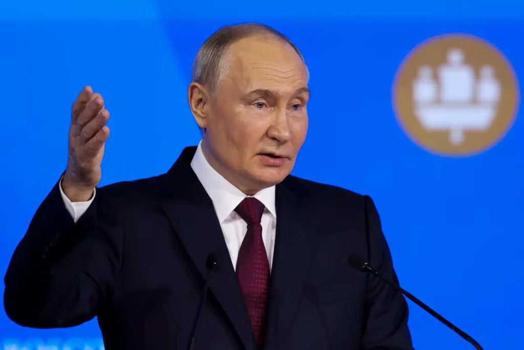 Putin dijo que Rusia considera armar a cualquier adversario de Occidente