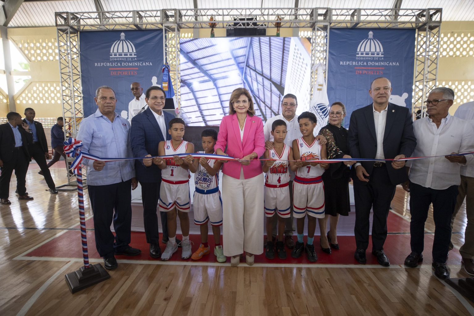 Raquel Pena entrega nuevas instalaciones deportivas en Santiago y Espaillat