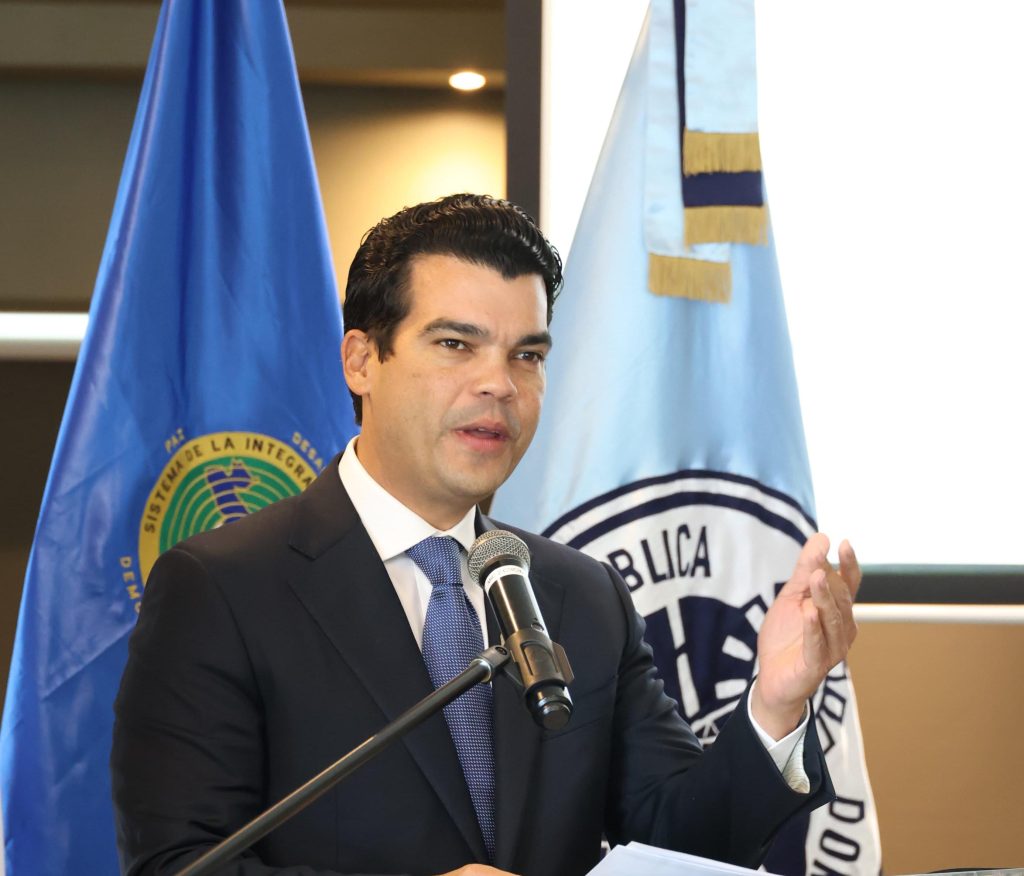 Wellington Arnaud asume presidencia del FOCARD-APS Wellington Arnaud asume presidencia del FOCARD APS