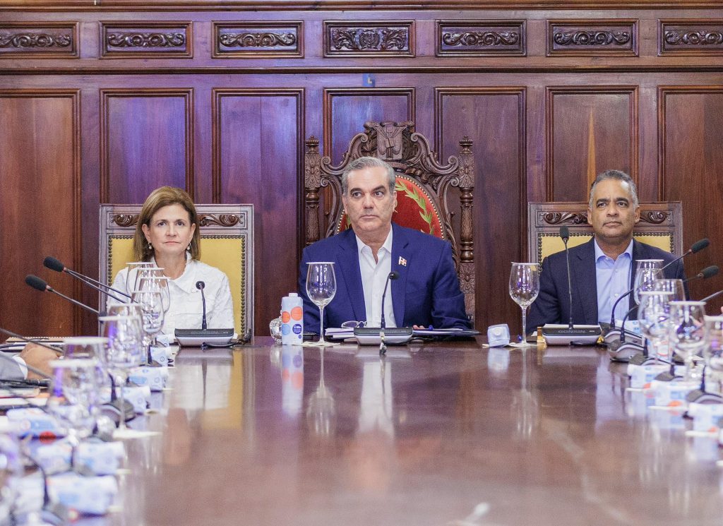 Abinader conoce en Consejo de Ministros y Directores parametros y lineamientos para el presupuesto del 2025