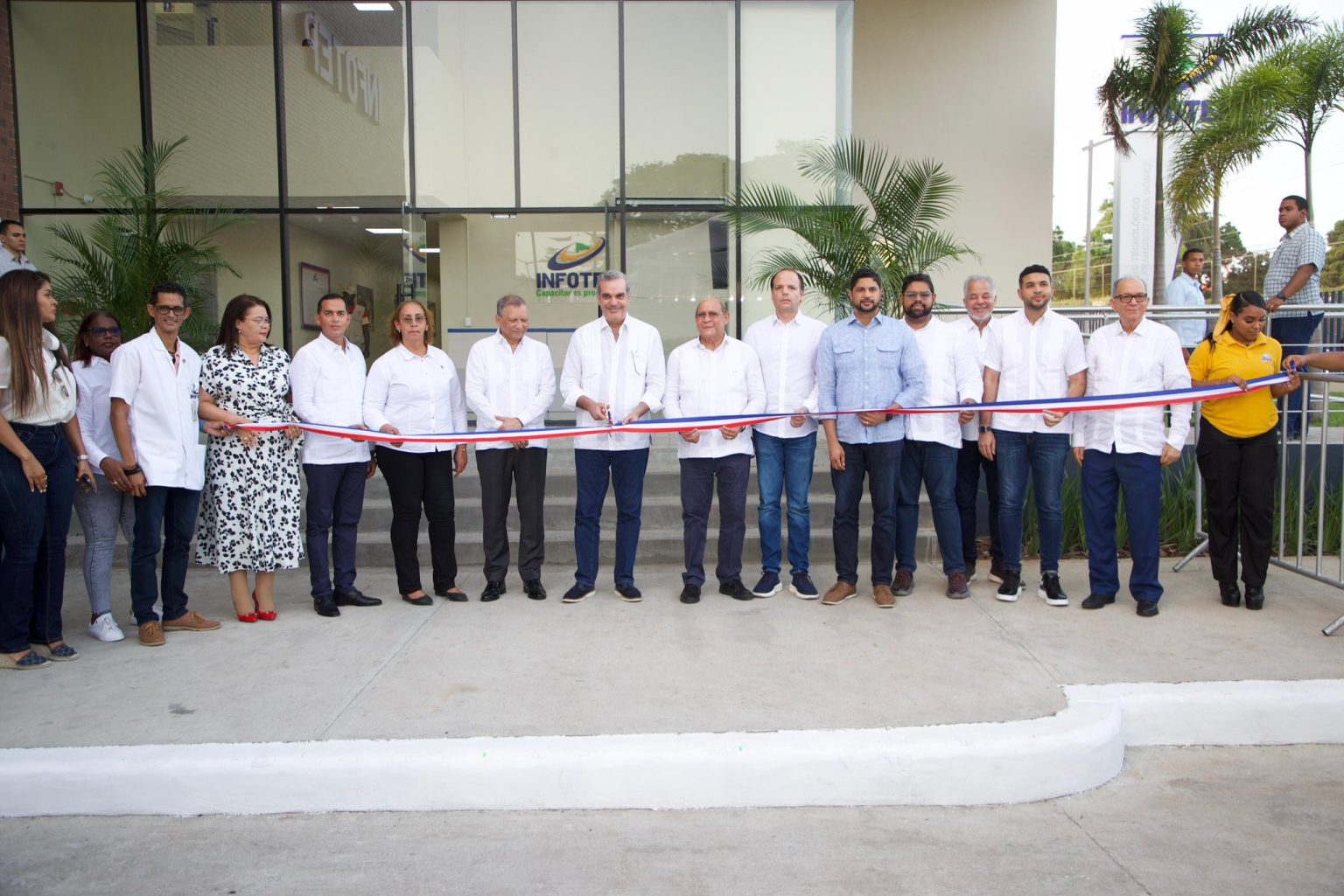 Abinader inaugura Centro Tecnologico en Haina y anuncia iniciativas clave en San Cristobal