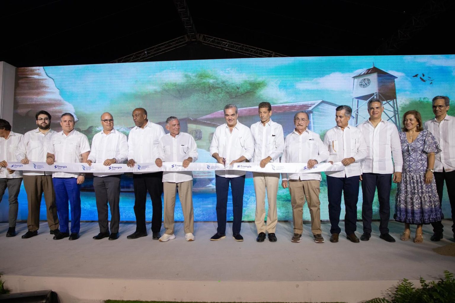 Abinader inaugura muelle auxiliar y deja iniciados trabajos para proyectos energeticos en Manzanillo Montecristi