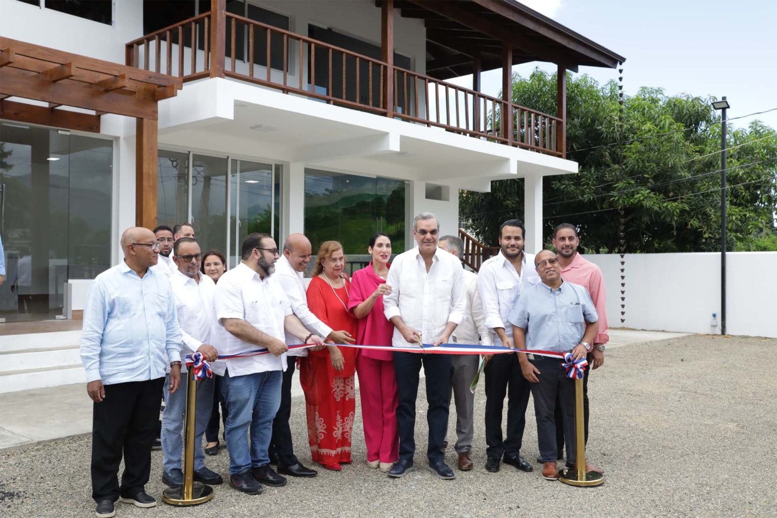 Abinader inaugura obras electricas en Jarabacoa que beneficiaran a mas de 55 mil familias e inaugura la Plaza del Cafe