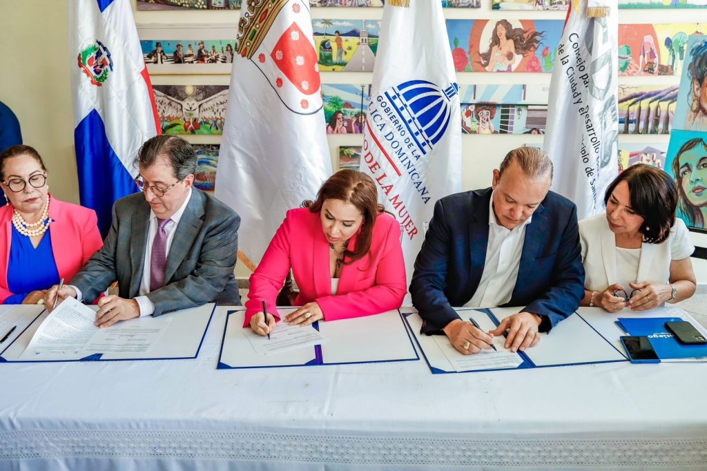 Alcaldía de Santiago reactiva Oficina de la Mujer y firma convenio para promover igualdad de género Alcaldia de Santiago reactiva Oficina de la Mujer y firma convenio para promover igualdad de genero