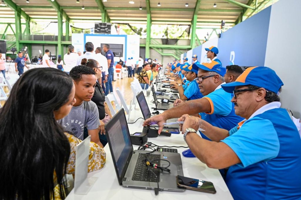 Bancarizar es Patria de Banreservas abre mas de mil cuentas en masiva jornada en Higuey1