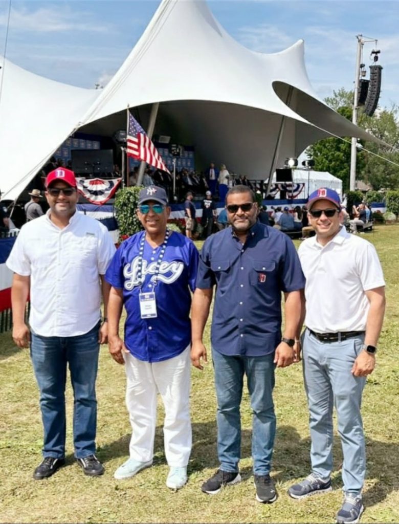 Benny Metz Andres Lugo el congresista Adriano Espaillat y Encargado de Negocios de la Embajada de Canada para el pais Erick Bernard