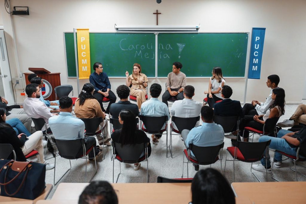 Carolina Mejia No se hacen politicas publicas lejos de la gente