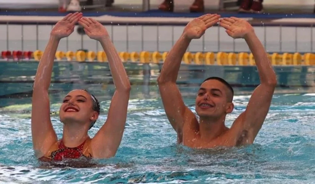 Pareja mixta Natacion Artistica