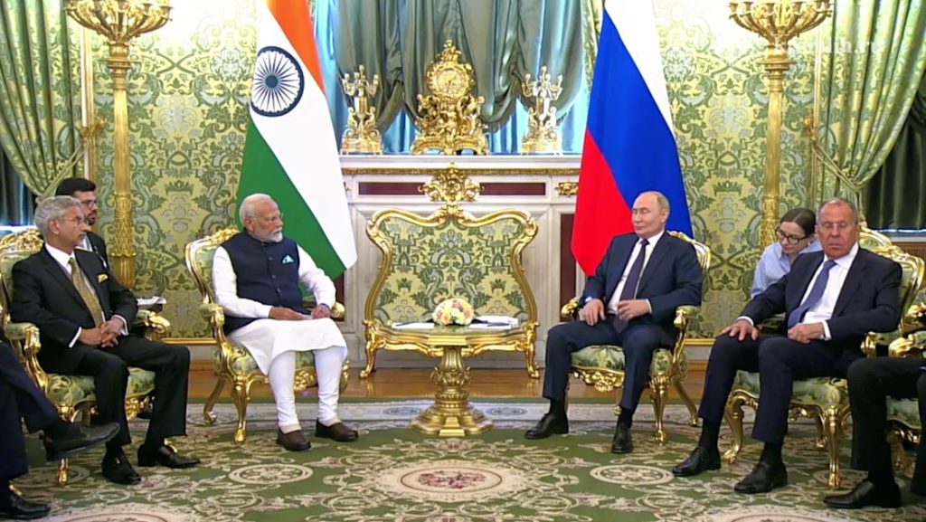 Putin y Modi entablan negociaciones en Moscu