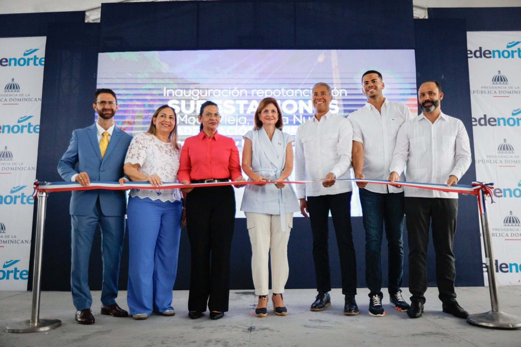 Raquel Pena inaugura obras en Monsenor Nouel y Espaillat para mejorar vias y servicio electrico