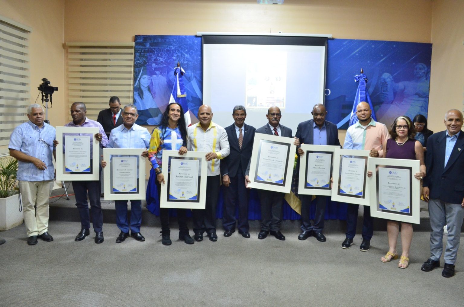 Taller Literario Virgilio Diaz Grullon celebra 30 anos con reconocimientos a figuras y entidades culturales