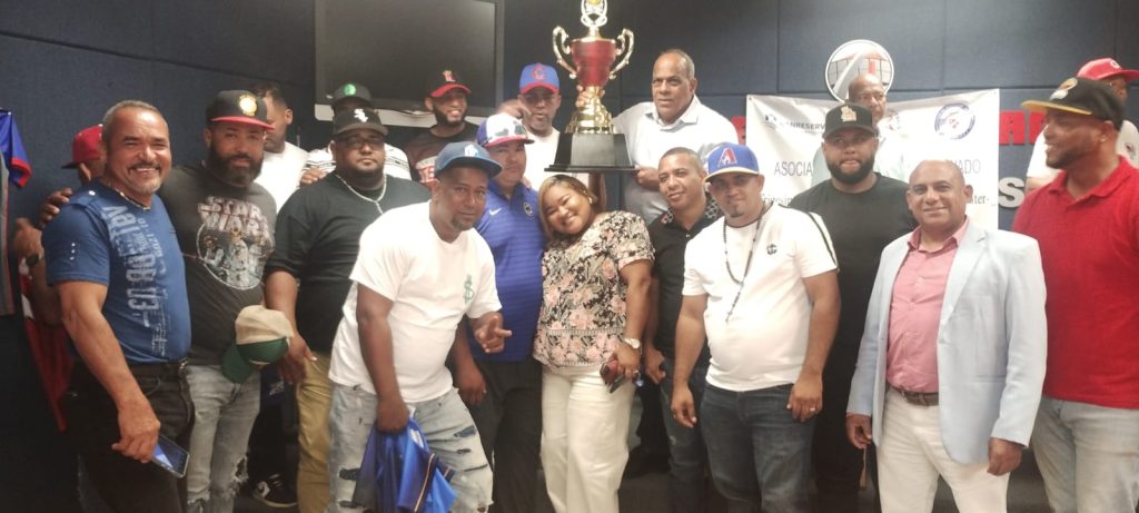 Torneo de Softbol Inter Empresarial de Santiago dedicado a Luis Peralta y en opcion a la copa Banreservas