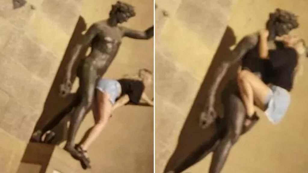 Turista simula acto sexual con estatua del Baco en Florencia