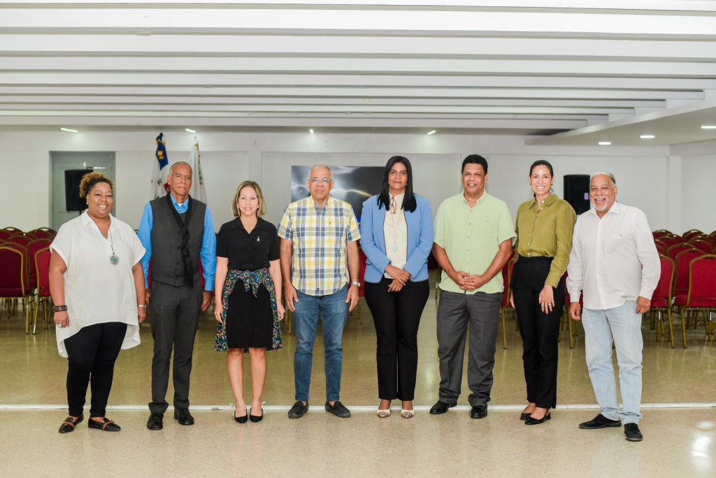 Ediles autorizan alcalde Ulises Rodríguez firmar acuerdo para convertir a Santiago en destino turístico cultural carlos manuel Maria Ramirez Mirian Cruz Mirbal Melany rodriguez almanzar