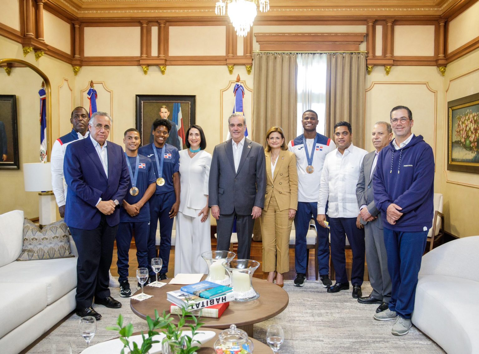 Abinader honra a medallistas olimpicos en Palacio Nacional