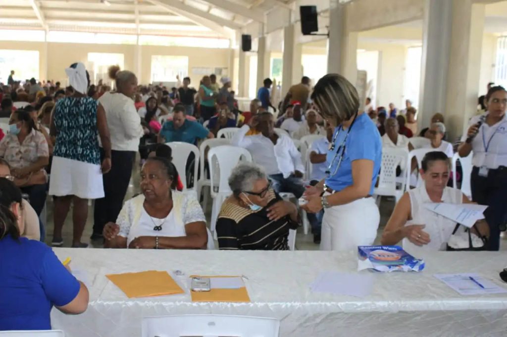 Comite Asma Grave realiza amplio operativo de consulta y entrega de medicamentos en La Vega