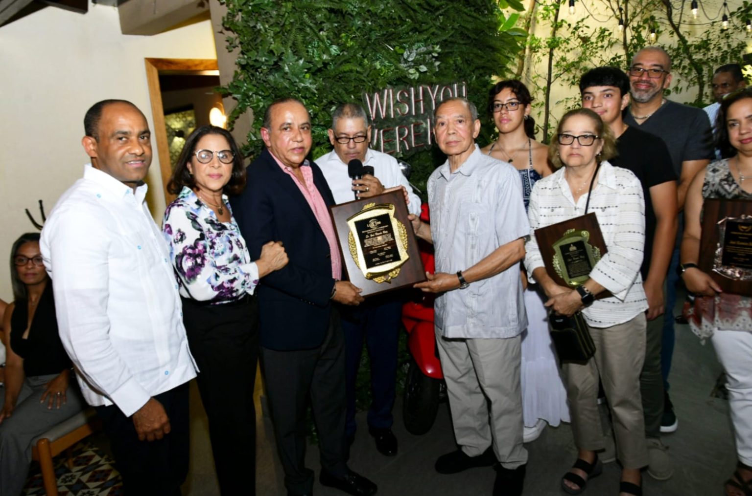 Grupo de los 100 y Gobernacion reconocen aportes de Jose Ramon Ruiz a la comunidad dominicana