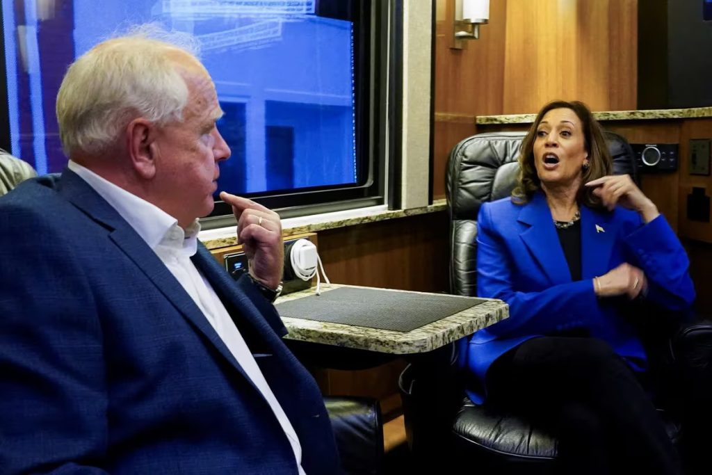 Kamala Harris y Tim Walz en Pensilvania este domingo1