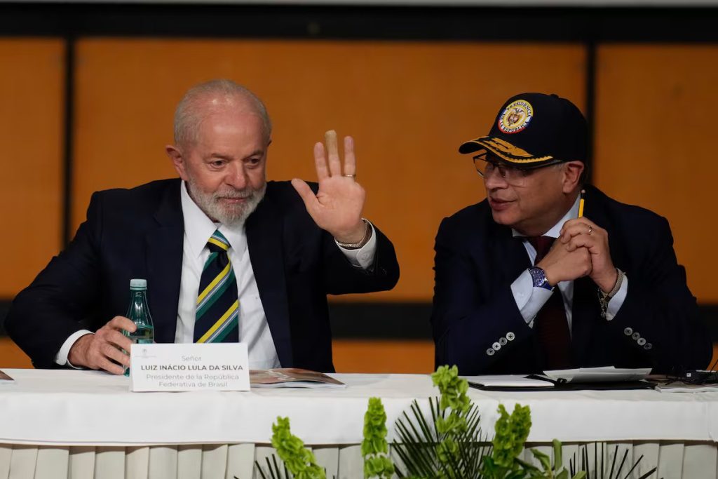 Lula da Silva y Gustavo Petro asisten a la inauguracion de la Feria Internacional del Libro en Bogota