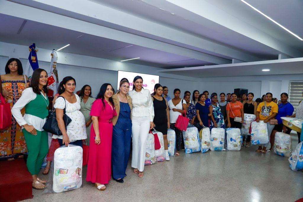 lactancia materna con charla para futuras madres