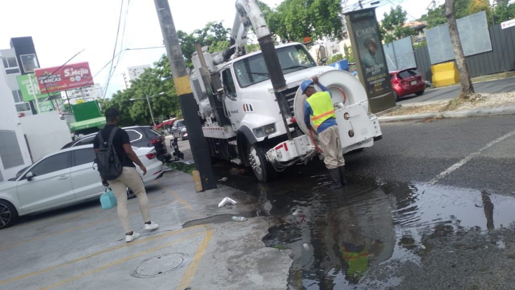 limpieza intensificados en el Distrito Nacional ante alerta de lluvias