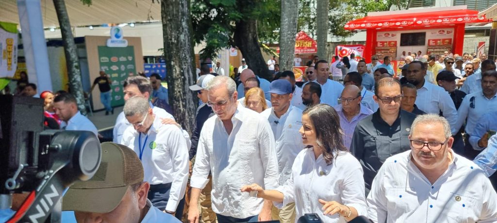 luis abinader en expo Vega 2024a