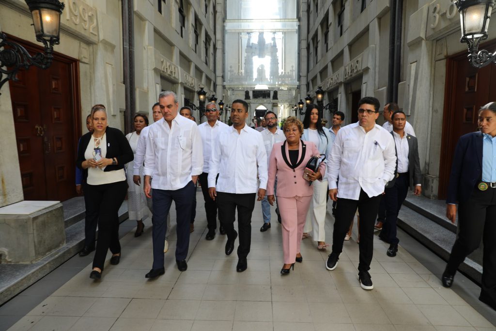 Presidente Abinader Supervisa Remozamiento del Faro a Colón Abinader Supervisa Remozamiento del Faro a Colon