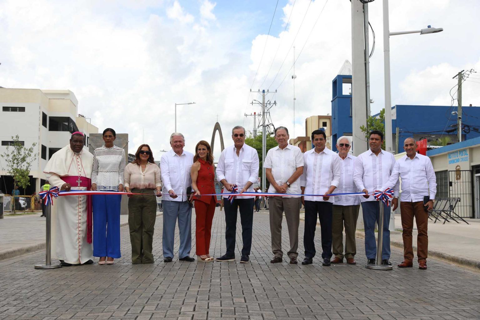 Abinader inaugura el Boulevard de la Peregrinacion y reconstruccion de calles en la Basilica de Higuey1