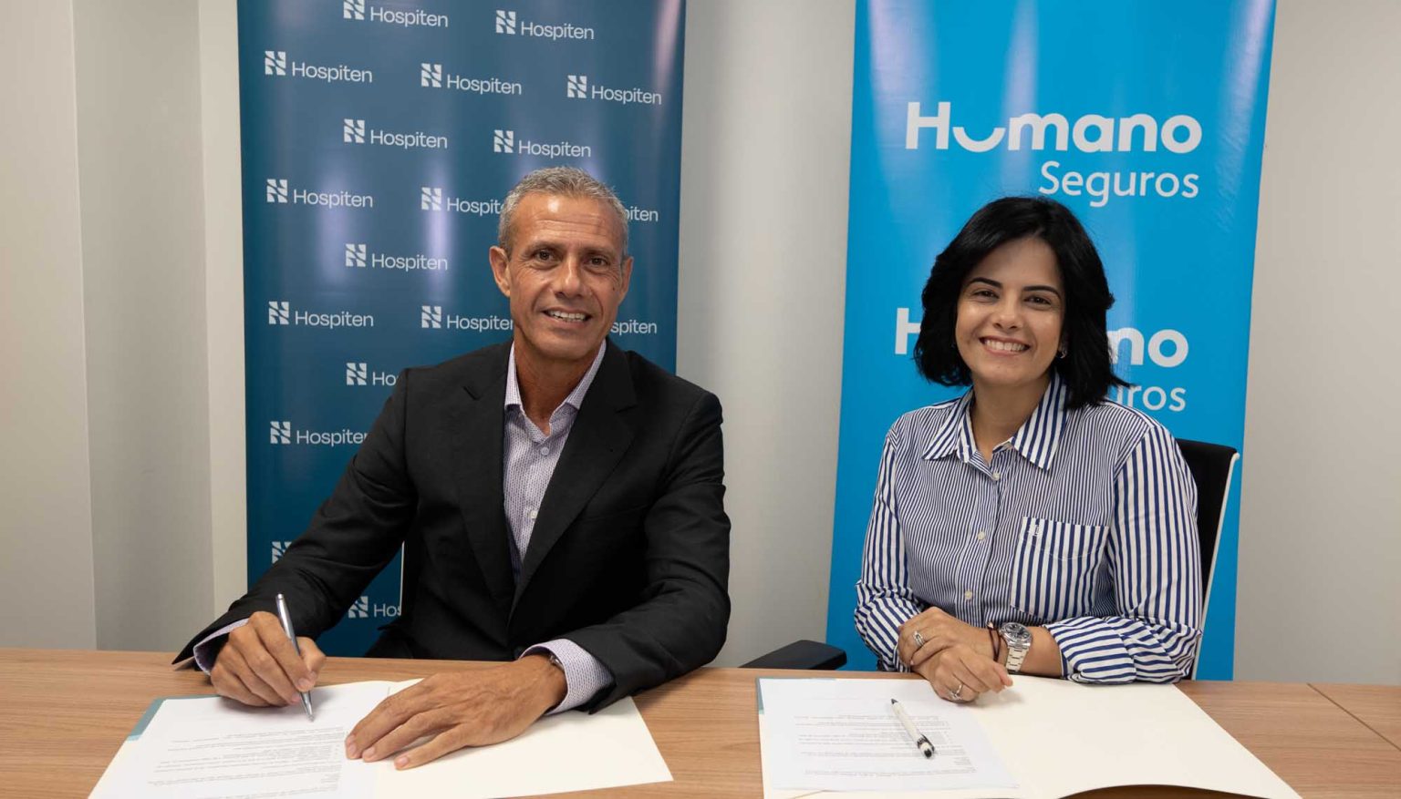 Benjamin Palmero director gerente de Hospiten Santo Domingo y Mary Bairan vicepresidente de Salud de Humano 1