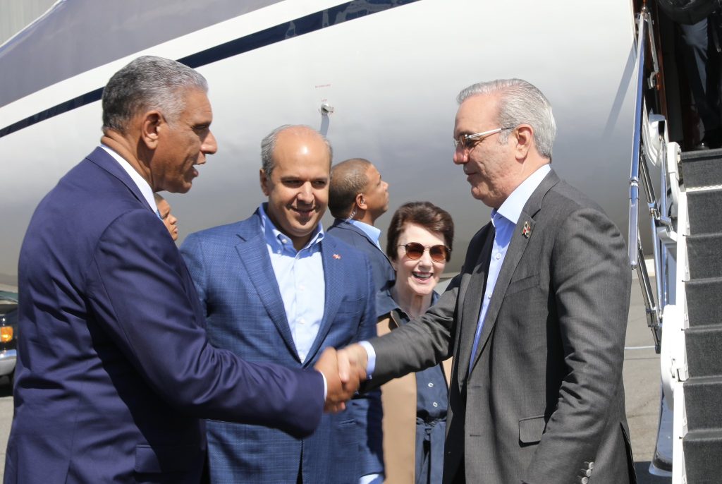 Cónsul dominicano en Nueva York, Jesús “Chú” Vásquez, despide a empleados del PRM tras salida de Abinader Chu Vasquez despide a empleados del PRM tras salida de Abinader