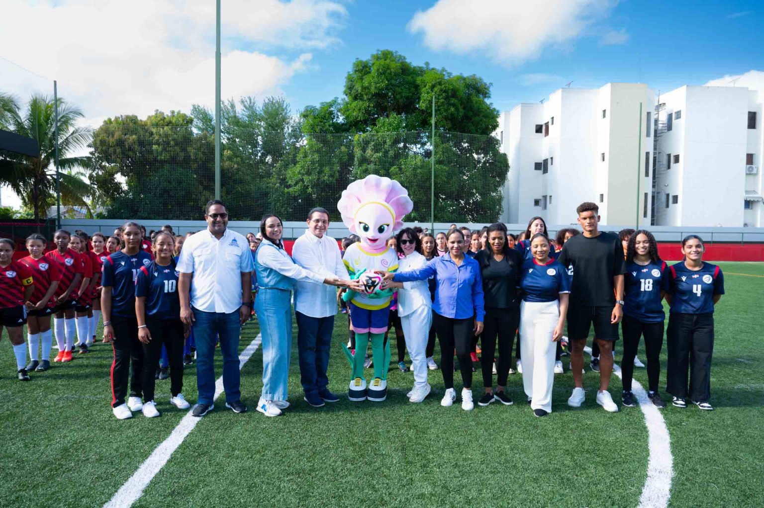 Daniel Rivera resalta el valor de las mujeres en el deporte durante inauguracion del Mundialito Femenino