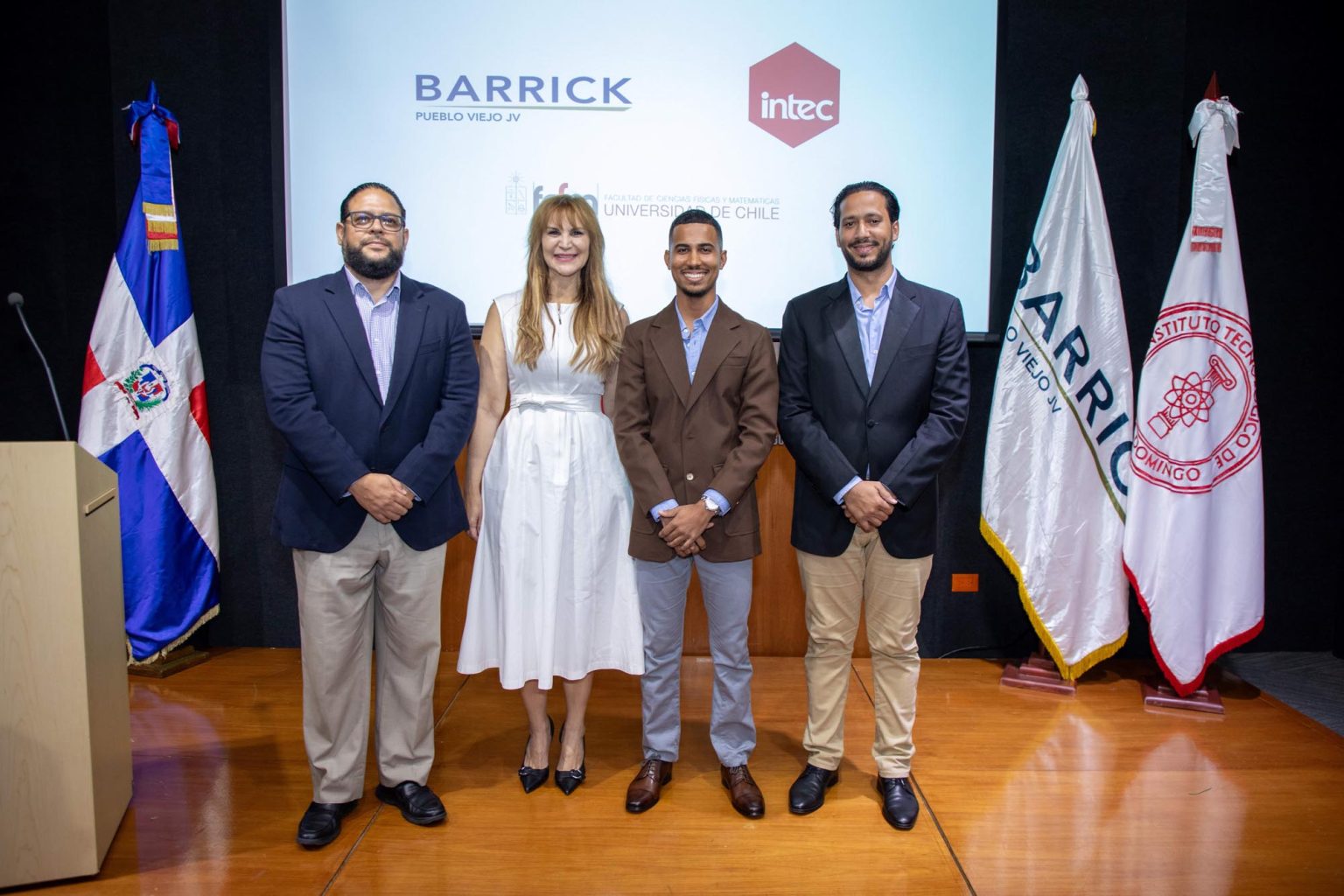 INTEC la Universidad de Chile y Barrick Pueblo Viejo graduan primera corte del Diplomado en Mineria y Metalurgia1