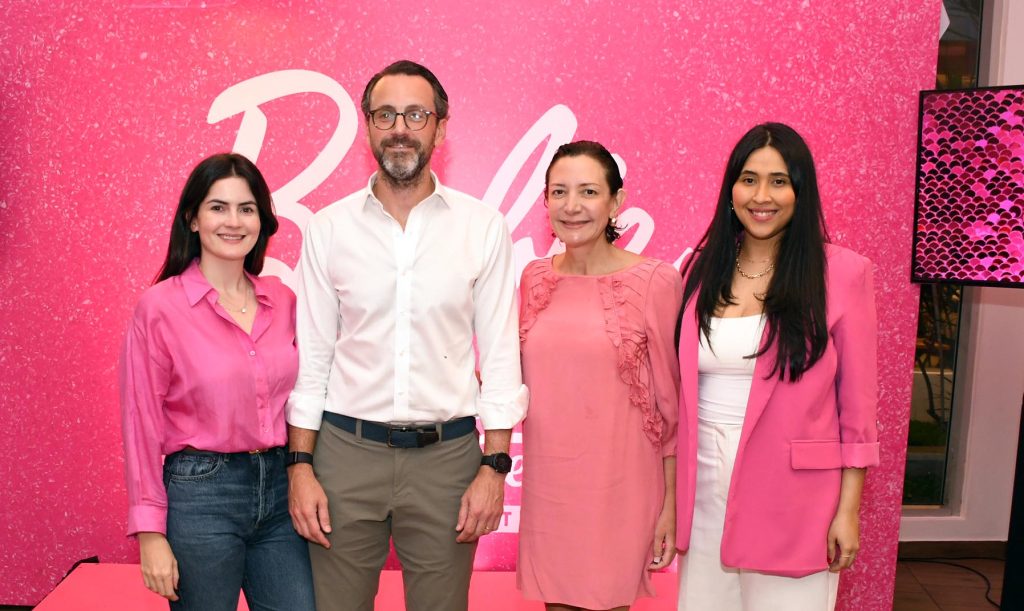 KRISPY KREME celebra el 65 aniversario de Barbie Monica Corripio Marcos Sanchez Isabel Turull y Alexandra Bodden