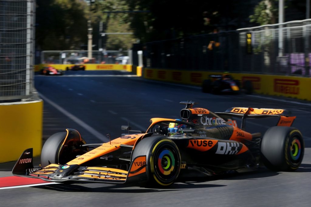 Piastri se lleva la victoria en el GP de Azerbaiyan Sainz y Perez chocan y pierden el podio