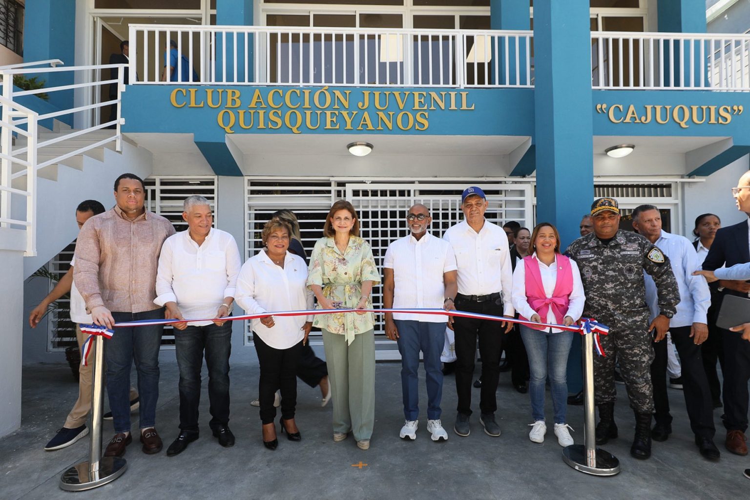 Raquel Pena entrega el club deportivo Cajuquis totalmente remodelado en Santo Domingo Oeste