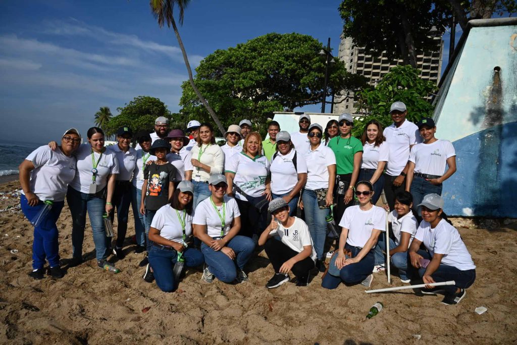 SeNaSa realiza tercera jornada de limpieza de playas en Playa Guibia1