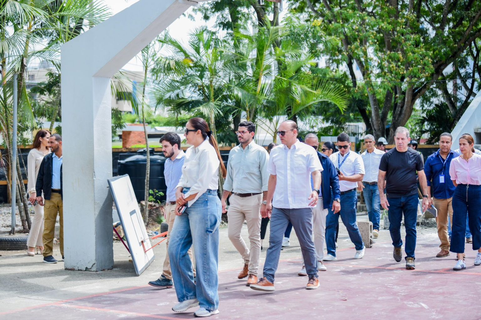 Ulises Rodriguez supervisa avances en la renovacion