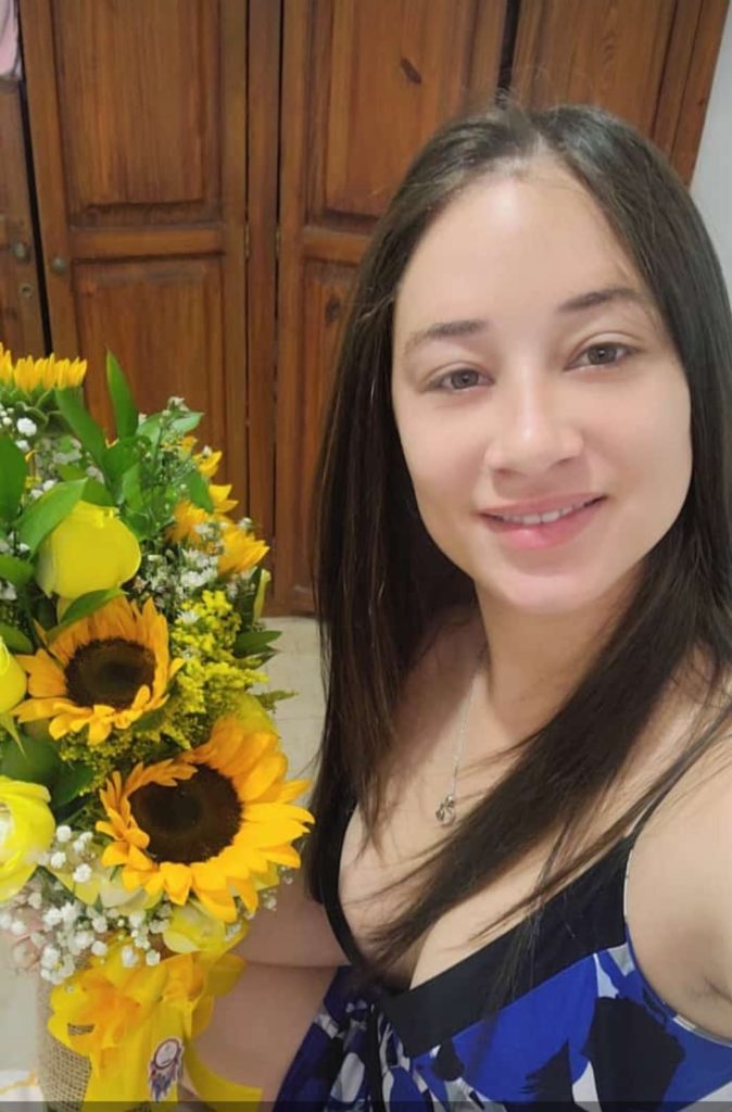 maylin vasquez y las flores amarillas eljacaguero