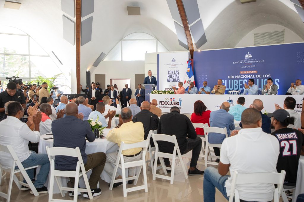 Gobierno lanza plan de construcción y remodelación de 49 espacios deportivos en el Gran Santo Domingo Abinader celebra el Dia Nacional de los Clubes con almuerzo junto a lideres deportivos