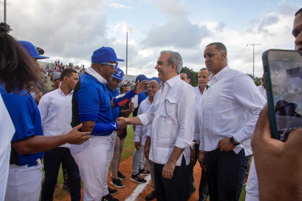 Abinader inaugura remozado Estadio Jose Briceno en Puerto Plata tras decadas de abandono4