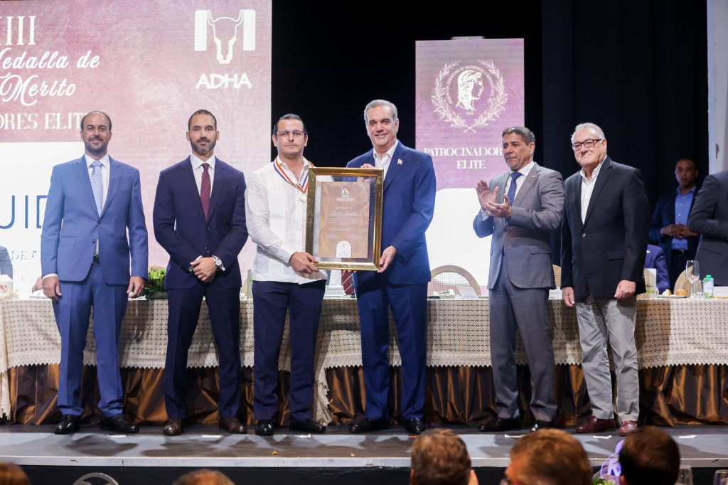 Hacendados y agricultores reconocen a Abinader por sus políticas de modernización y sostenibilidad del sector agropecuario Abinader por sus politicas de modernizacion y sostenibilidad del sector agropecuario