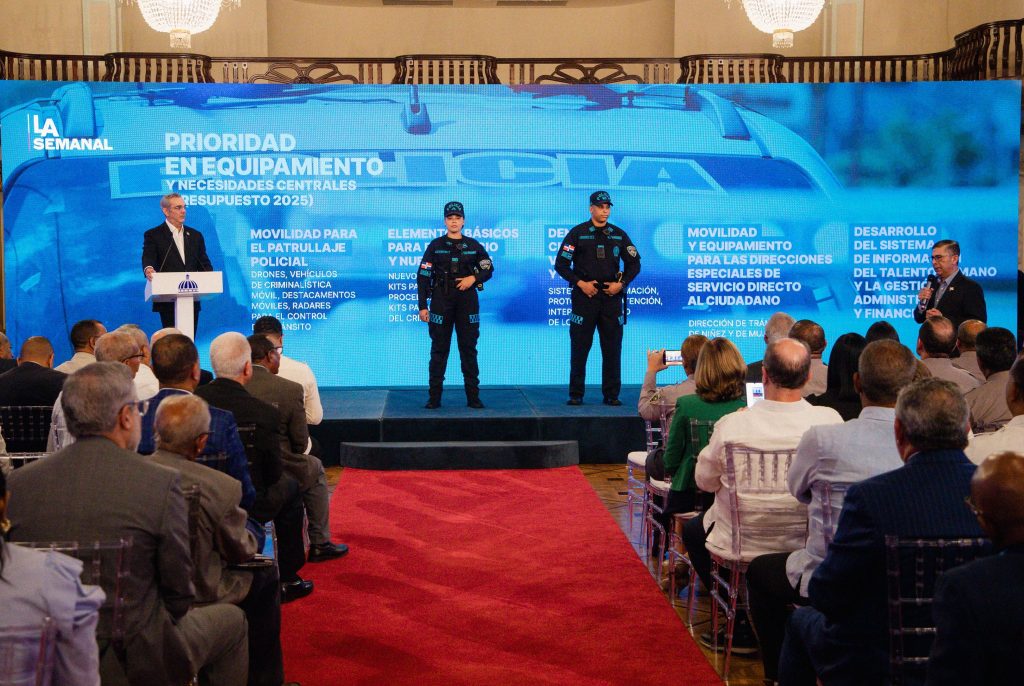 Presidente Abinader presenta la nueva imagen de la Policía Nacional y anuncia avances en la transformación policial Abinader presenta la nueva imagen de la Policia Nacional y anuncia avances en la transformacion policial